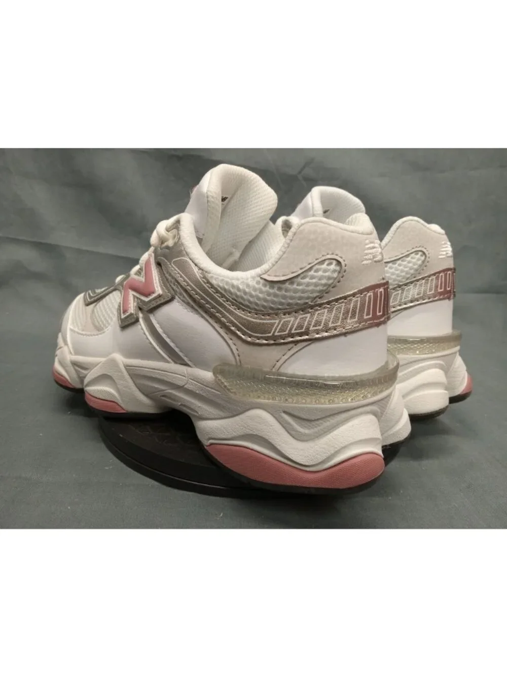 New Balance 9060 (GS) Sneakers G9060S82T White Pink Girls Size 4.5 NEW IN BOX!